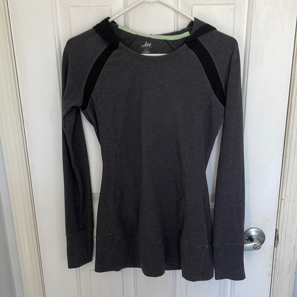 Gray womens hooded pullover size small with thumb loops